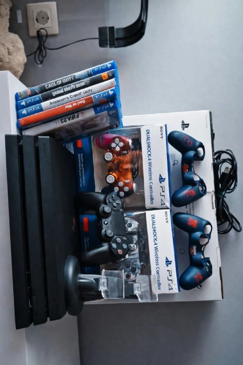 PS4 ProExcellent état:    Contact :