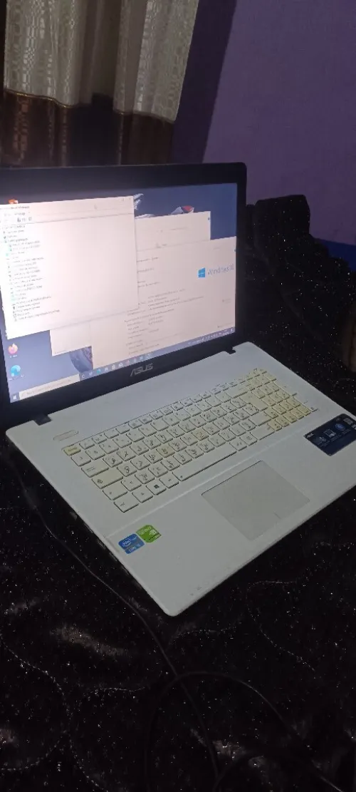 كمبيوتر محمول نوع Asus