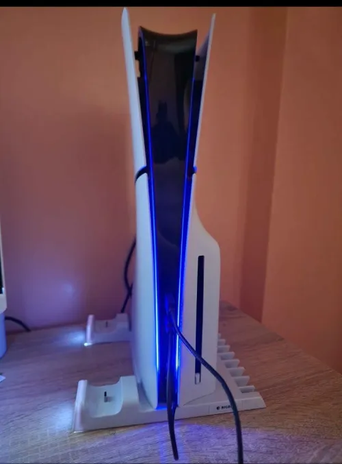 PS5 Slim + PS Plus Extra 3 mois + 3 Jeux