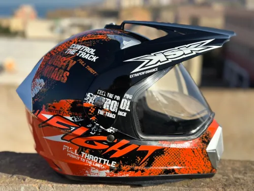 Caske moto marque ksk bonne état 