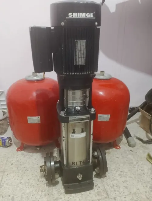 À vendre  Pompe BLT 4 verticale en très bon état  Pompe accélératrice HALM allemande