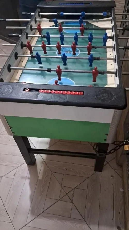 Baby foot avec pièce 