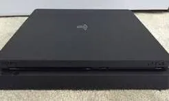 PS 4 slim 408,5Go + 1 manette cassé mais utilisable + CD red dead redemption 2