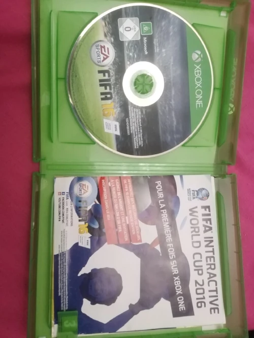 Xbox One S 500 Go en excellent état + Manette + 3 Jeux Originaux (Pack Complet)