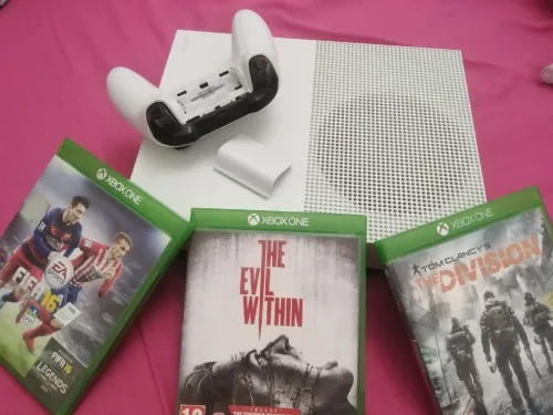 Xbox One S 500 Go en excellent état + Manette + 3 Jeux Originaux (Pack Complet)