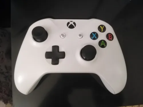 Xbox One S 500 Go en excellent état + Manette + 3 Jeux Originaux (Pack Complet)