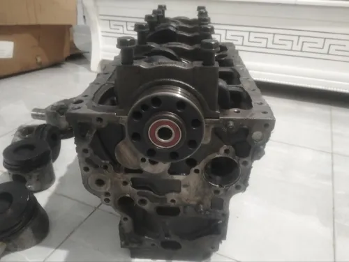 BLOC MOTEUR  + VIR REQUIN+4 PISTONS+ POMPE À L'HUILE+ 2 PINIONS 
