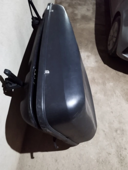 Roof box