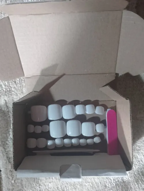 Press on nails
