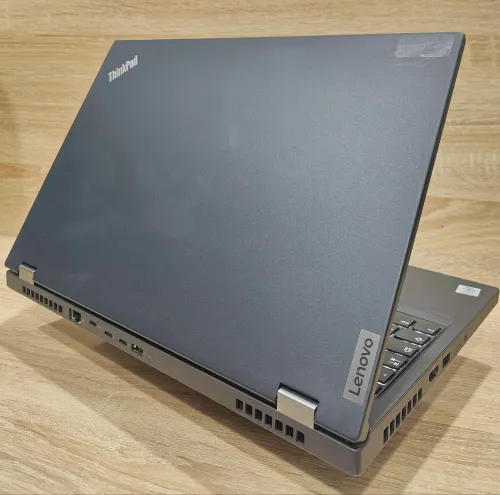 LENOVO THINKPAD P15 i7-10850H / 16 GB DDR4 / 512 GB SSD NVMe/Nvidia QUADRO T1000 4Go /  115 000 DA