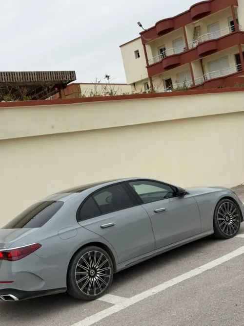 Mercedes Classe E 2025 S full options