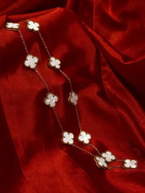 Collier vancleef disponible 
