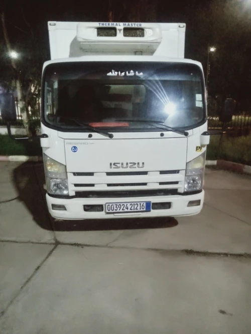 Isuzu rewrrd np 2012