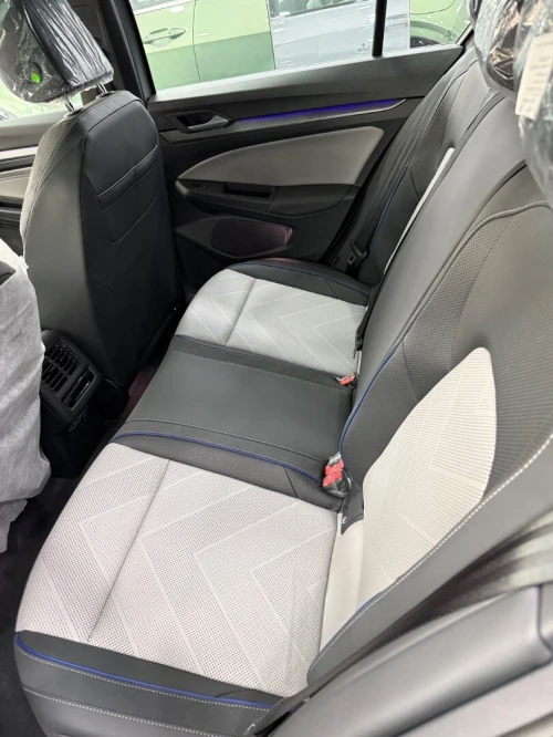 Volkswagen Golf 8 2025 R Black Edition 