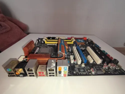 [Vends] Carte Mère ASUS P5Q-E - Socket LGA775 - Chipset Intel P45