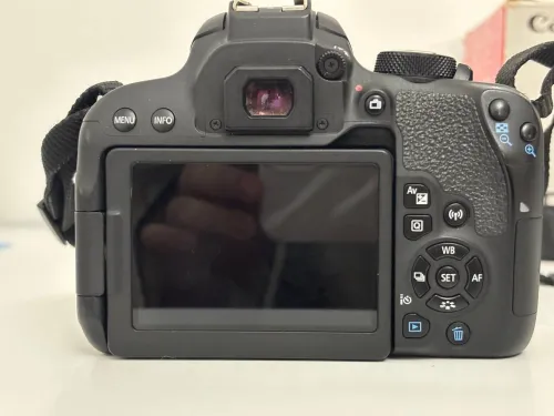 Canon EOS 800D (T7i)