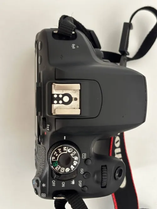 Canon EOS 800D (T7i)