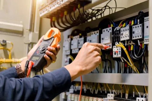 Automaticien, Cablage des armoires Electriques et programation des automates + carte electronique