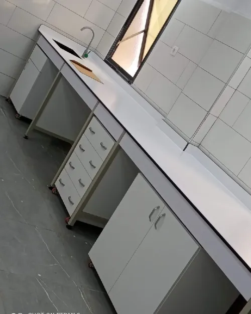 Paillasse de laboratoires en HPL
