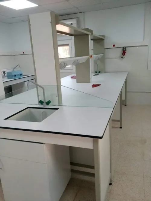 Paillasse de laboratoires en HPL