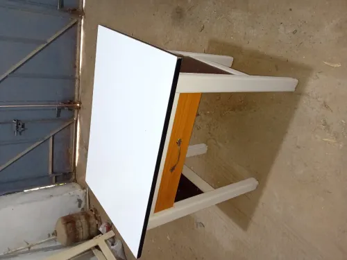 bureau/table/ caisse de MDF avec un tiroir 