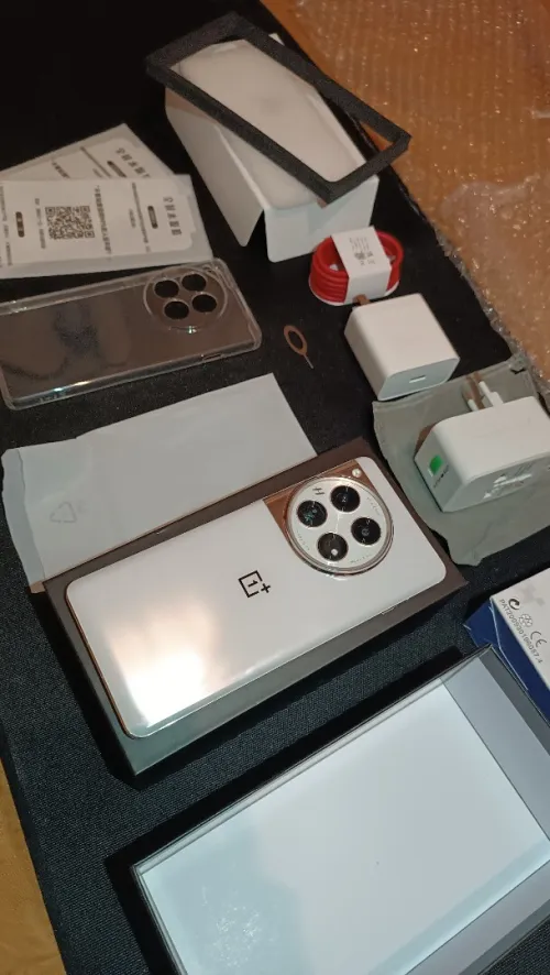 OnePlus 12 256/12Gb Avec Accessoires