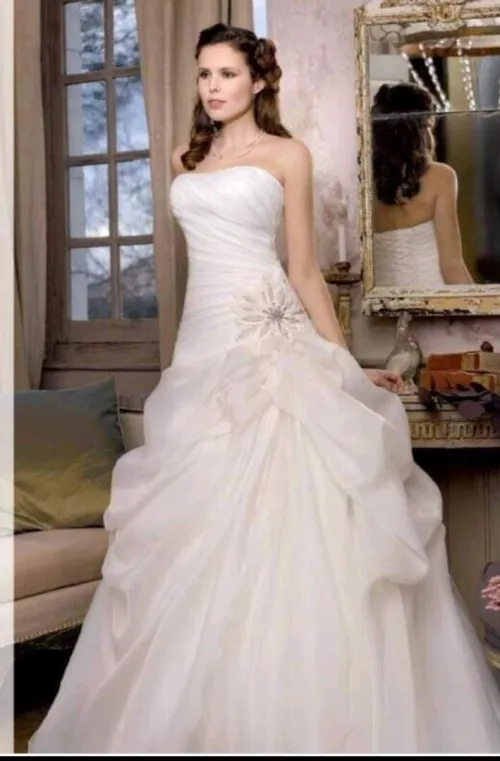 Ventes lots de robes blanche et c'est accessoires 