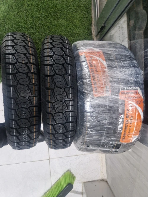 Pneus pour KIA 2500 et 2700