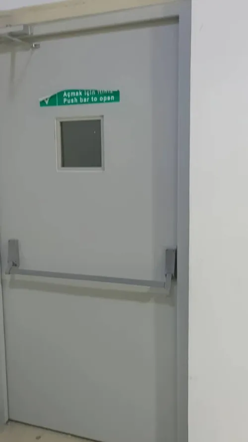 Porte coupe-feu et issu de secours.