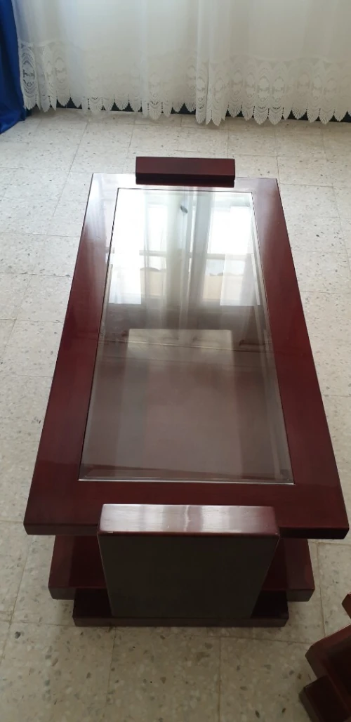 Table en bois rouge et sa petite table