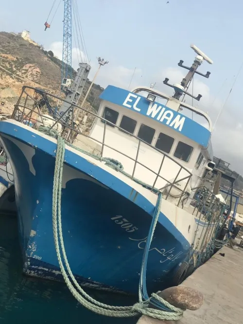Chalutier 25 m en polyester Congélation à bord