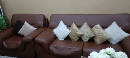 Salon éta8/10 fih darba seghira kima li rani dayarha f la photo 