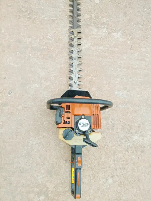 taille-haie thermique Stihl HS 80 منشار قص الشجيرات