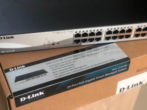 SWITCH 24 PORT 10/100/1000 POE + 4 port SFP 10\100\1000 résaux informatique 