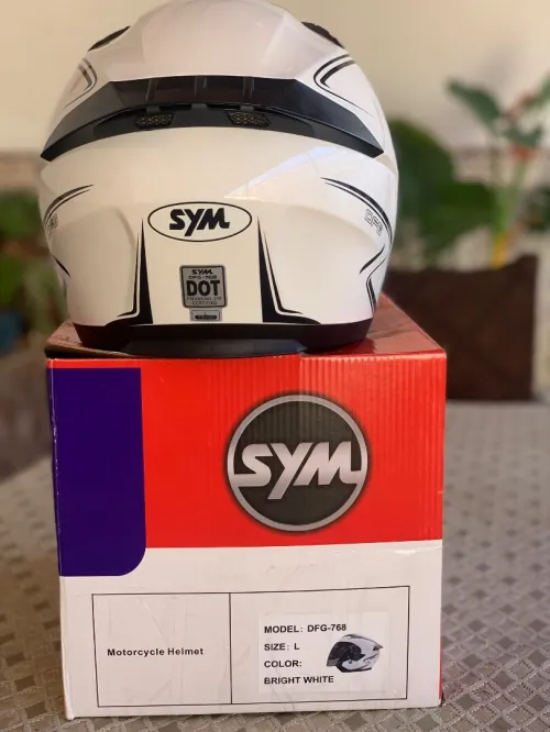 Casque Sym homologué DOT neuf