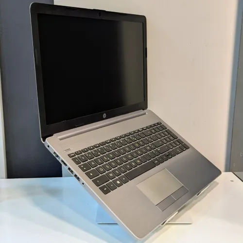 HP NOTEBOOK 15 AMD RYZEN 3 3200U 8GB 512 SSD 15.6