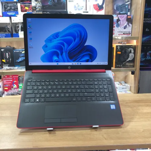 HP 15 I3 7020U 8GB 256SSD 15.6"