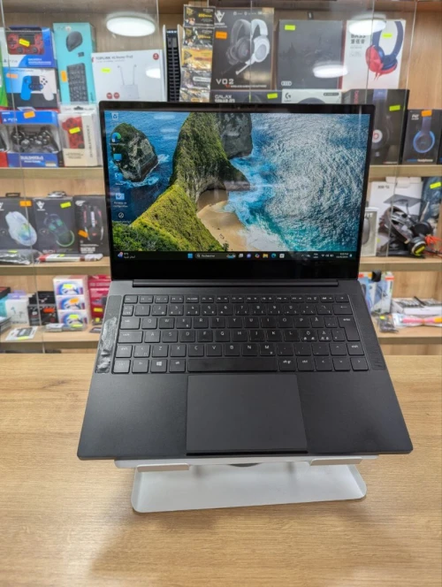 razer blade i7 8565u 16gb 256ssd mx 150 4gb 14" tactile 4k