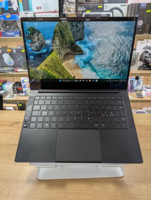 razer blade i7 8565u 16gb 256ssd mx 150 4gb 14" tactile 4k