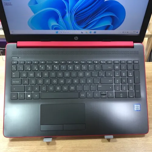 HP 15 I3 7020U 8GB 256SSD 15.6"