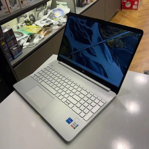 HP Laptop 15 i5 1235U 16GB 512GB