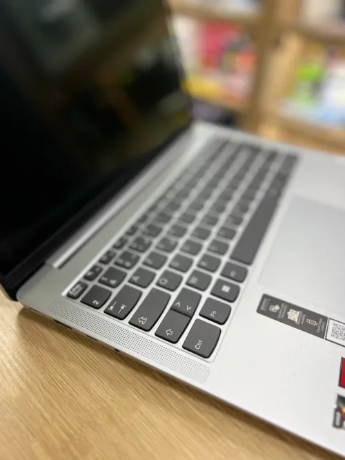 lenovo ideapad slim 5 amd ryzen 7 7730u 16gb 1tb ssd 14" oled  neuf sous emballage 