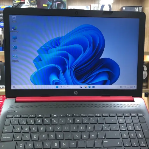 HP 15 I3 7020U 8GB 256SSD 15.6"