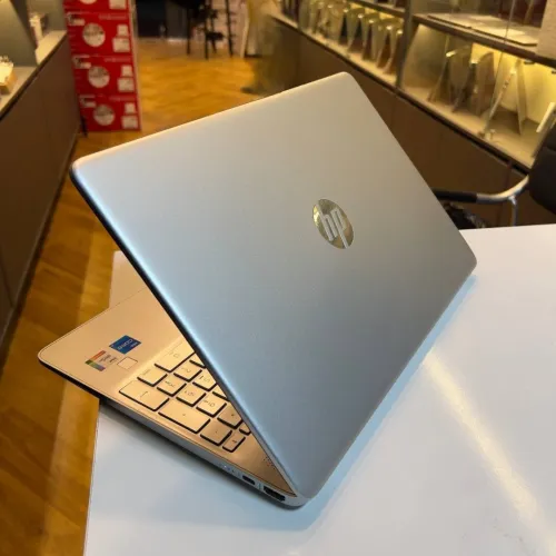 HP Laptop 15 i5 1235U 16GB 512GB