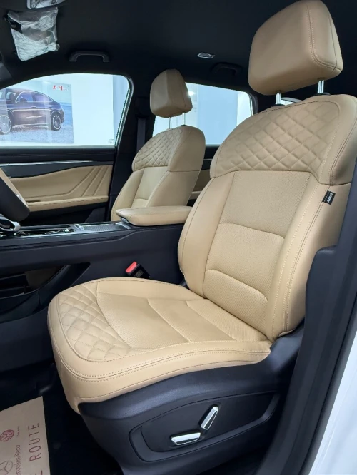 Geely OKAVANGO 2024 7plas