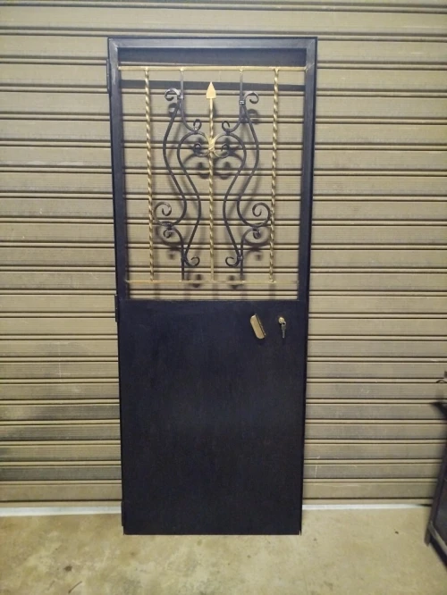 Porte en fer robuste : fabrication sur commande