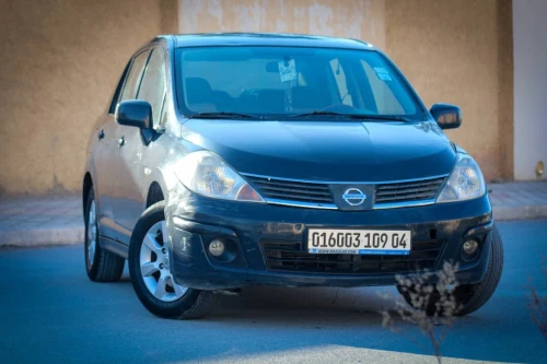 Nissan Tiida 4 portes 2009 Tiida 4 portes