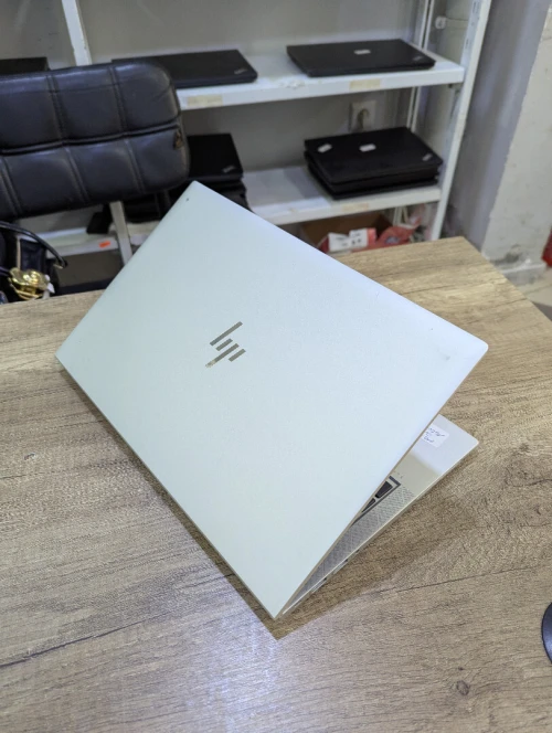 HP Elitebook 845G8 