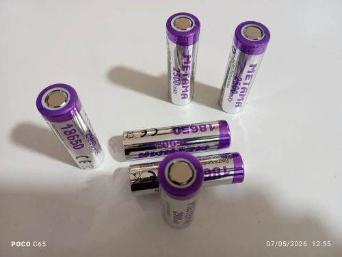Piles rechargeable Lithium METAMA 18650 3.7V 2000mAh Ou  2500mAh
