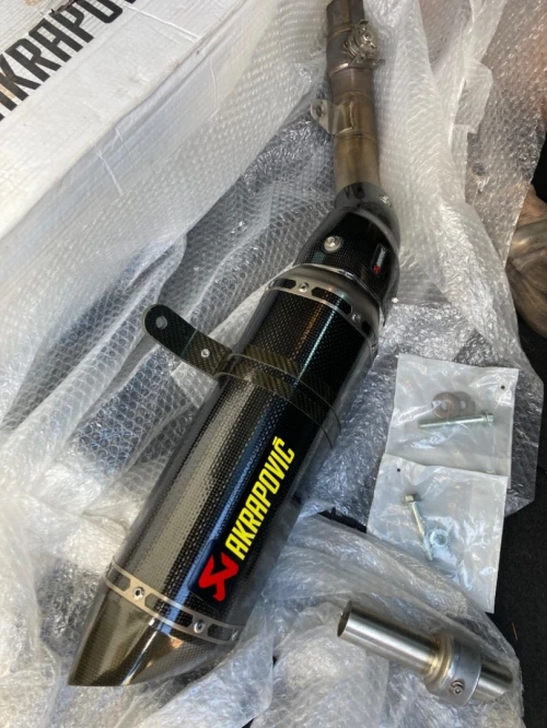 Pot Silencieux Akrapovic + sa ligne complète Carbon Kawasaki Z800: